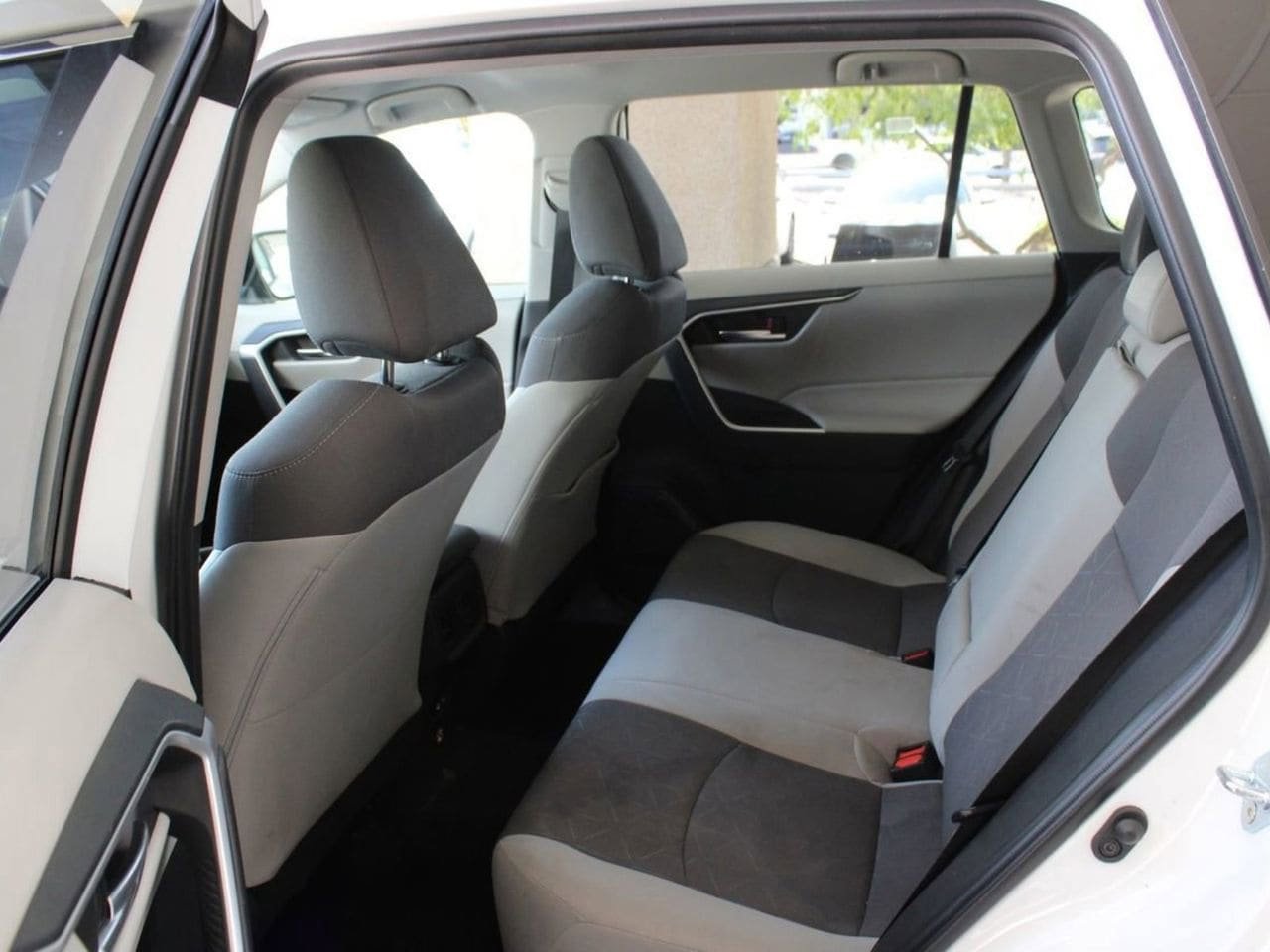 Used 2025 Toyota RAV4 XLE FWD image 9