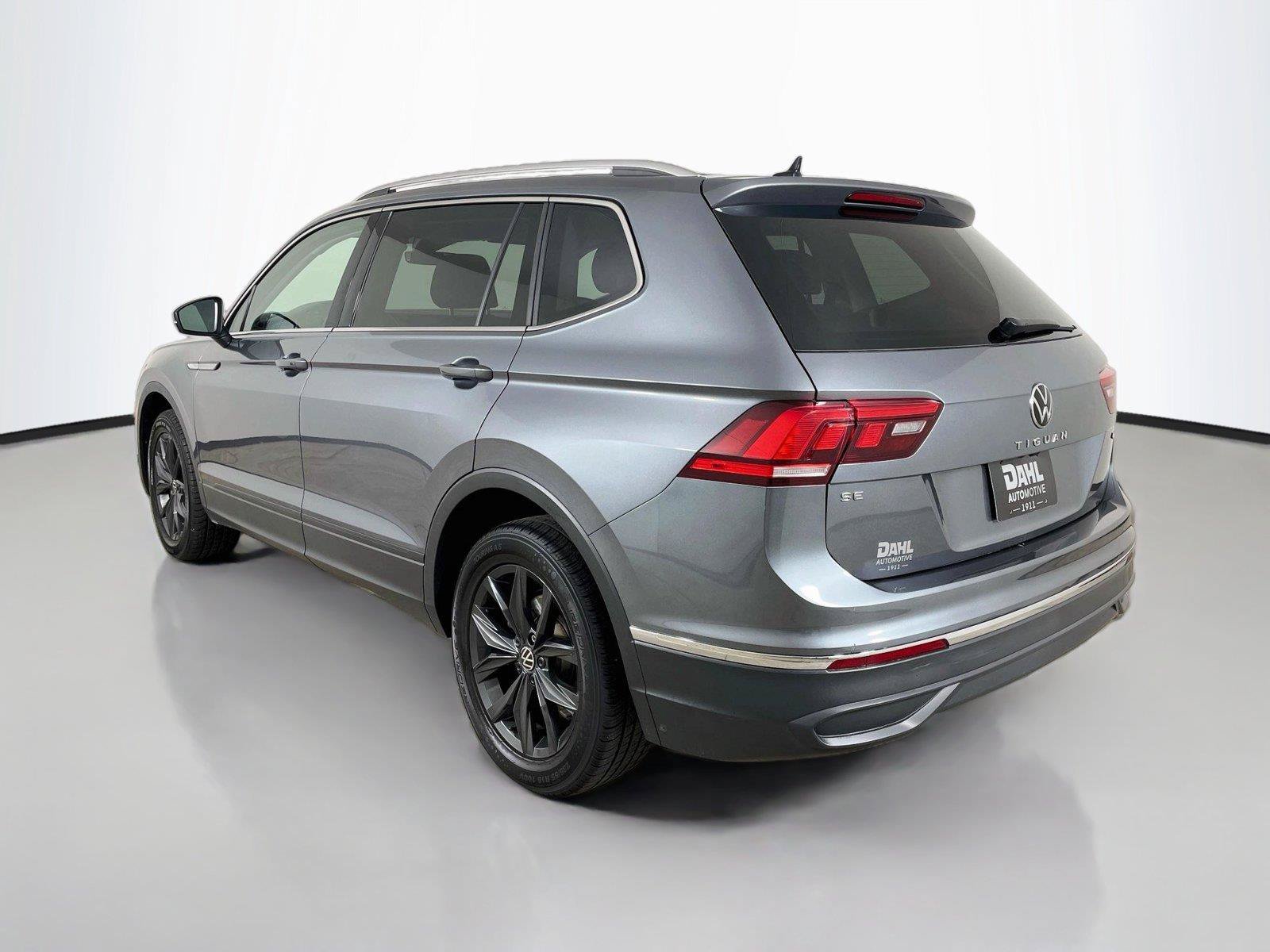 Used 2024 Volkswagen Tiguan SE AWD/4WD image 10