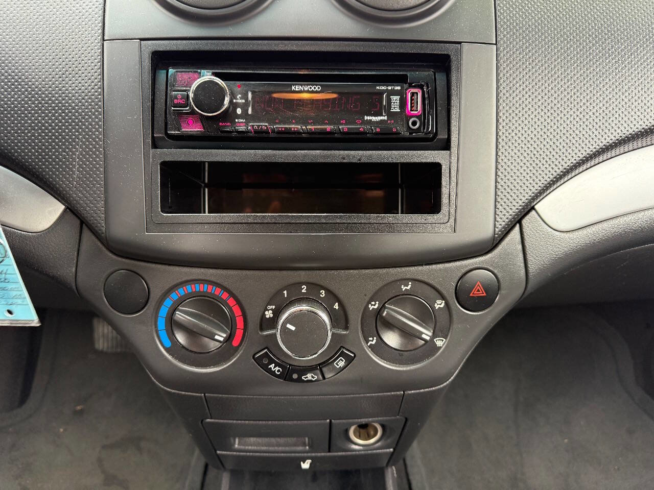 Used 2010 Chevrolet Aveo LT image 19