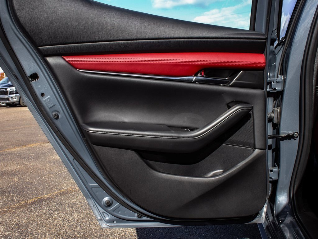 Used 2022 MAZDA MAZDA3 s image 11