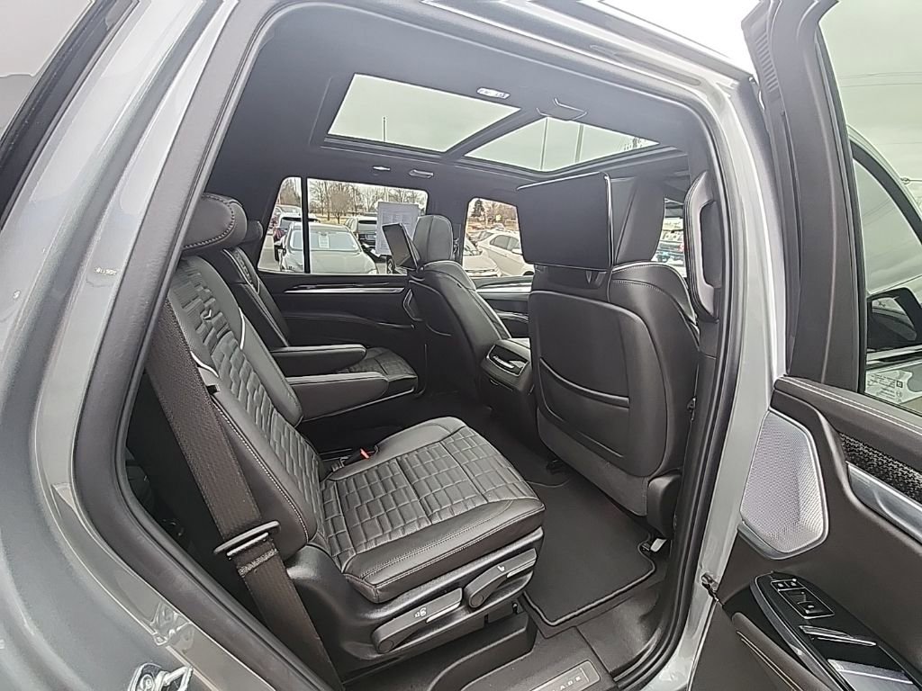Used 2025 Cadillac Escalade V image 16