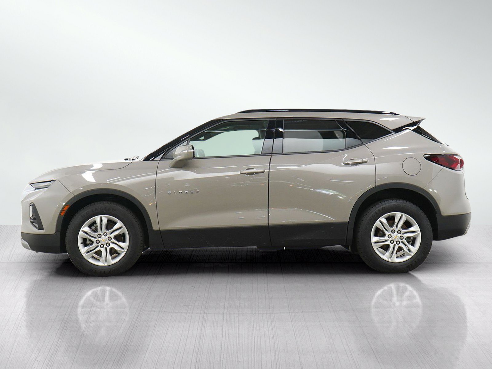 Used 2021 Chevrolet Blazer LT w/ Sound & Technology Package AWD/4WD image 2