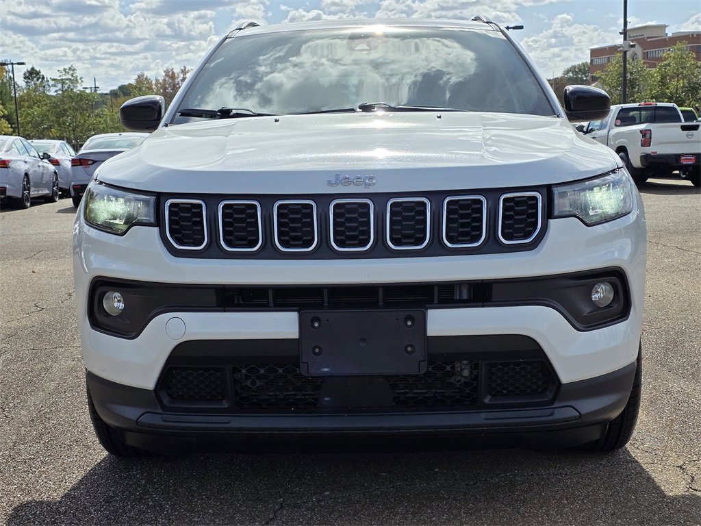 Used 2024 Jeep Compass Latitude image 2