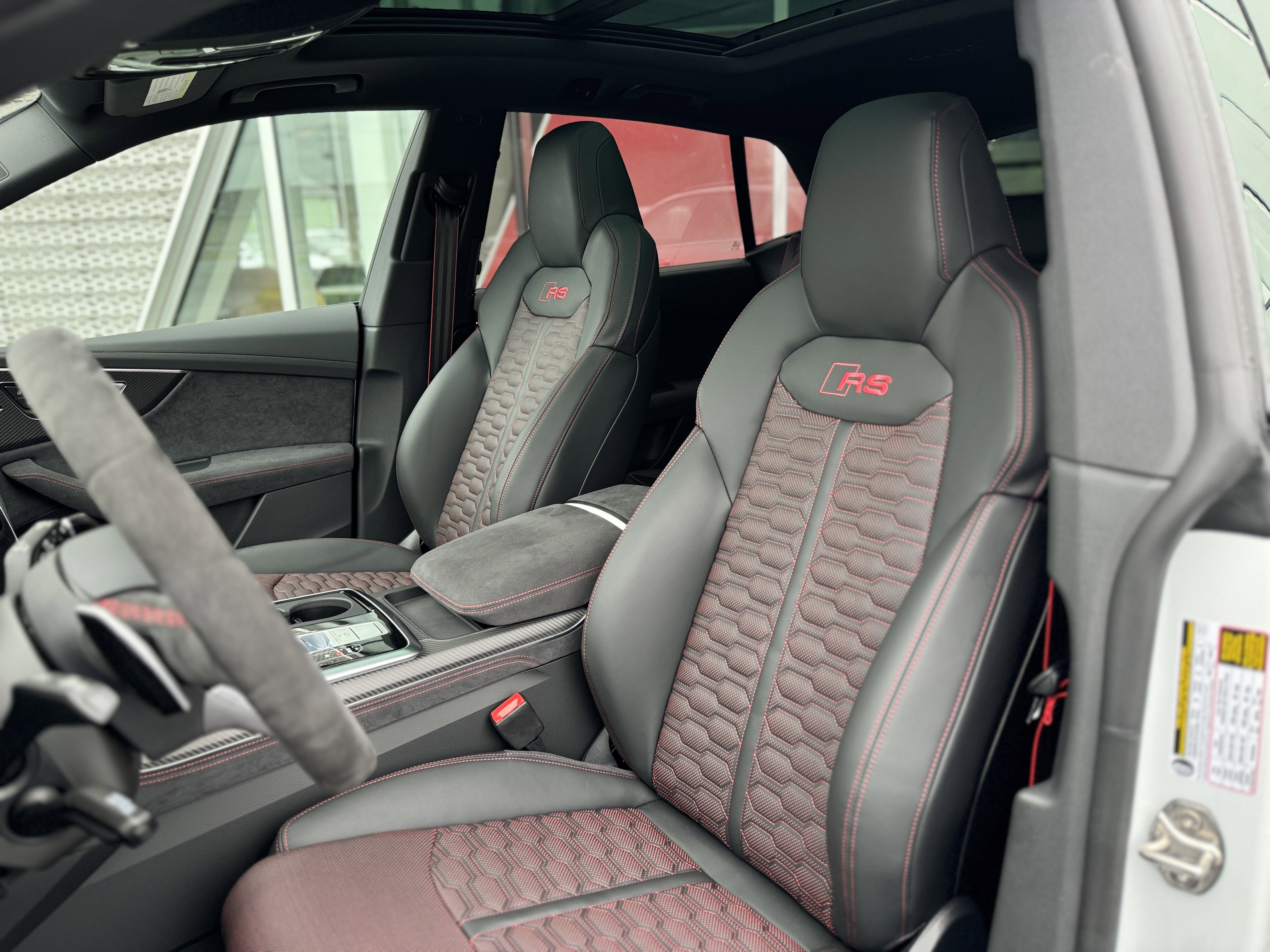 New 2025 Audi RS Q8 performance image 5