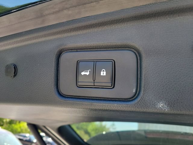 Used 2025 Nissan Pathfinder SV image 8