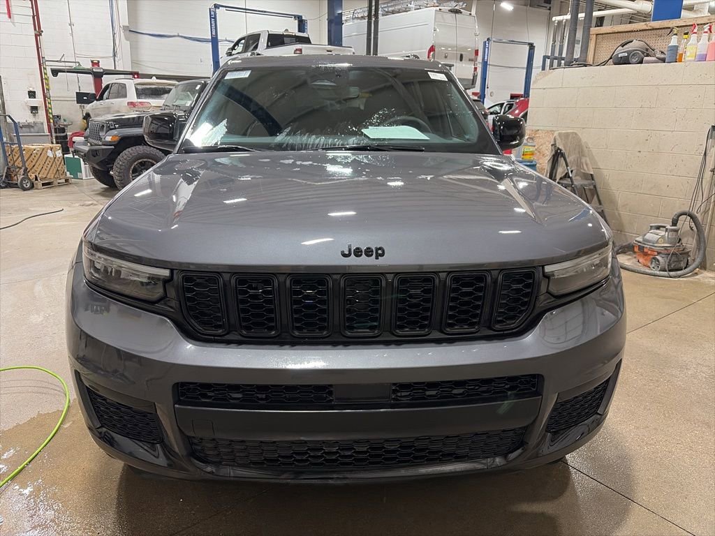 Certified 2024 Jeep Grand Cherokee L Altitude image 2