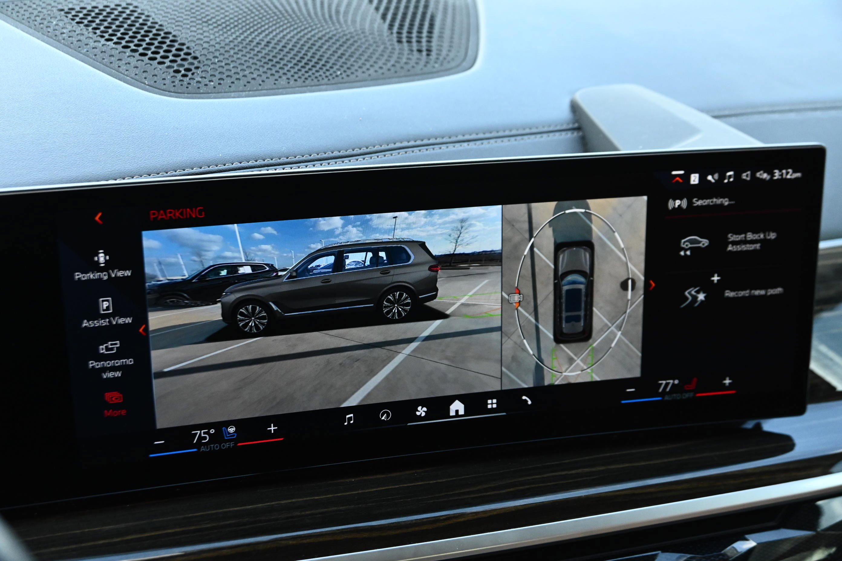 Certified 2024 BMW X7 xDrive40i w/ Premium Package image 29