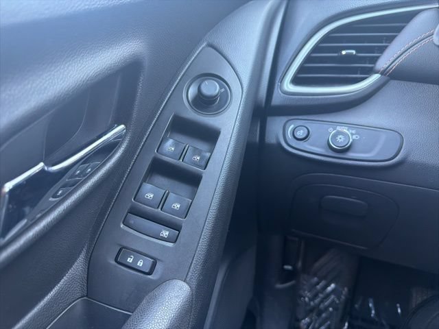 Used 2017 Chevrolet Trax LT w/ LT Convenience Package FWD image 19