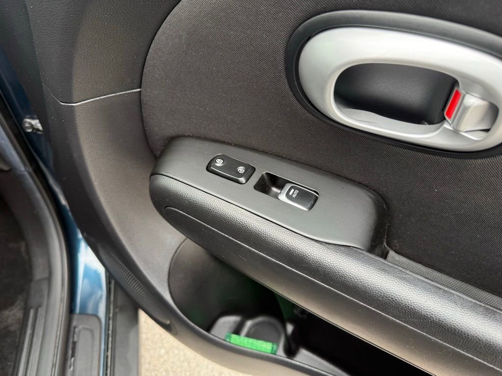 Used 2017 Kia Soul + image 29