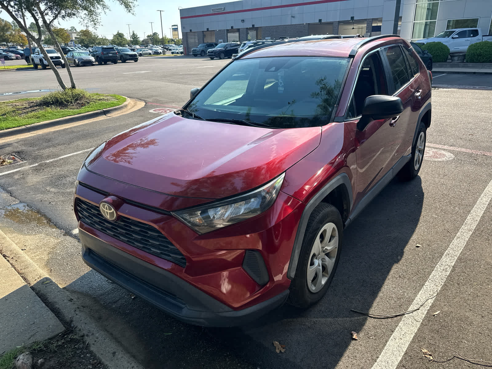 Used 2019 Toyota RAV4 LE FWD image 7