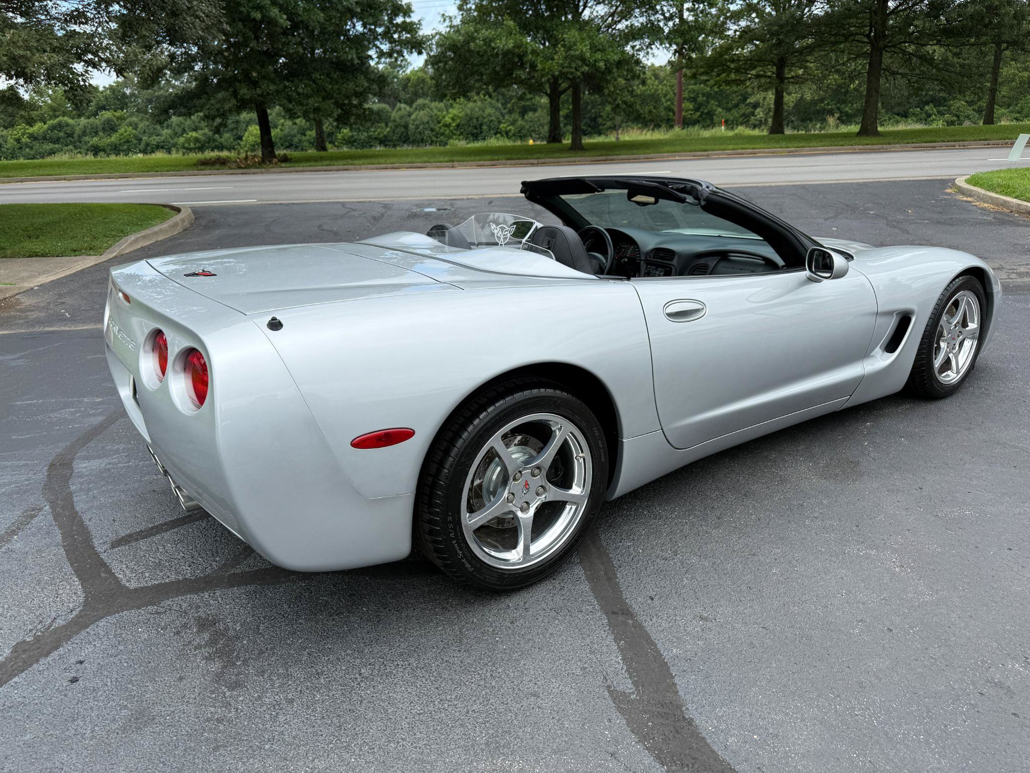 Used 2002 Chevrolet Corvette Convertible w/ Preferred Equipment Group2 RWD image 9