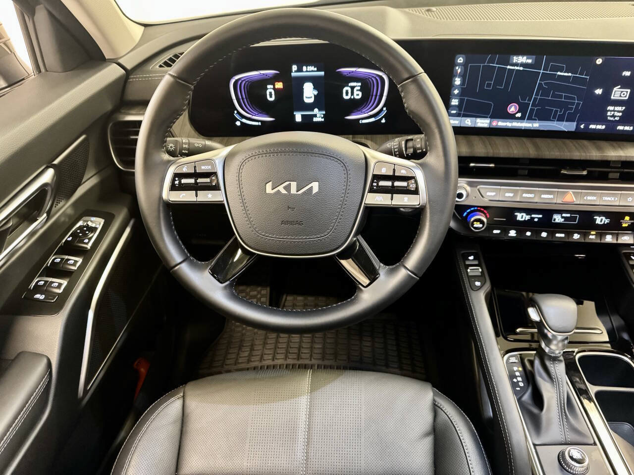 Used 2025 Kia Telluride EX w/ EX Captain's Chair Package FWD image 30