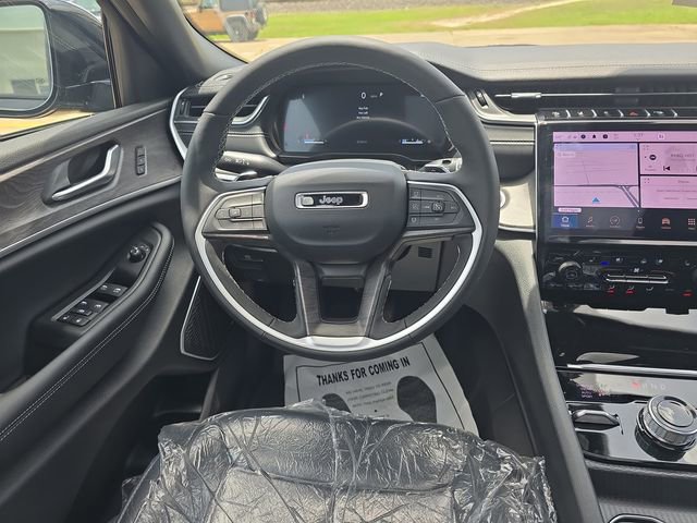 Certified 2025 Jeep Grand Cherokee Limited w/ Luxury Tech Group II image 30