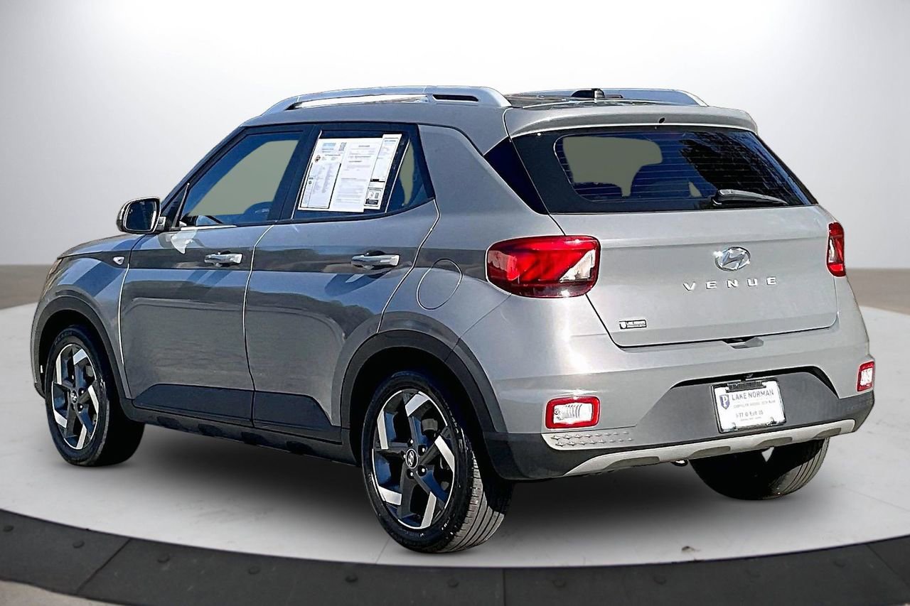 Used 2023 Hyundai Venue SEL w/ Cargo Package image 7