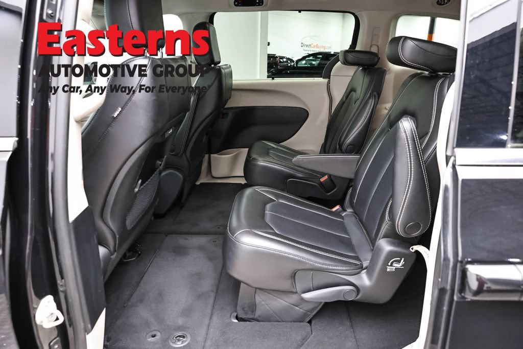 Used 2023 Chrysler Pacifica Touring-L FWD image 22