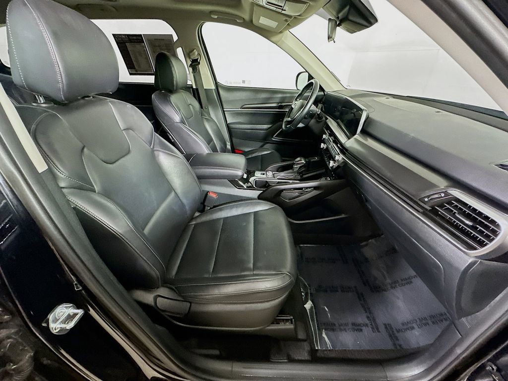 Used 2025 Kia Telluride S FWD image 11