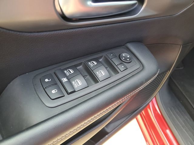 Used 2025 Chrysler Pacifica Select image 14