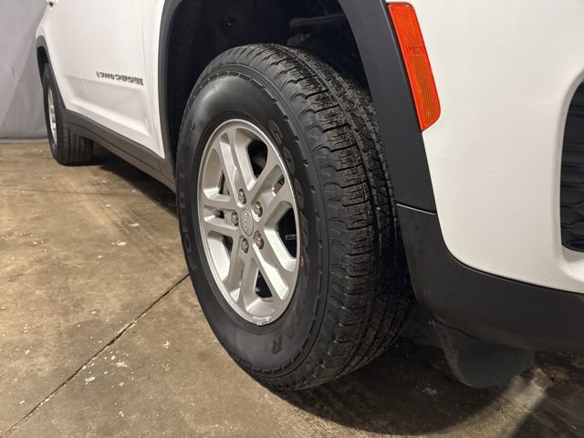 Used 2025 Jeep Grand Cherokee Laredo w/ Trailer Tow Package image 16