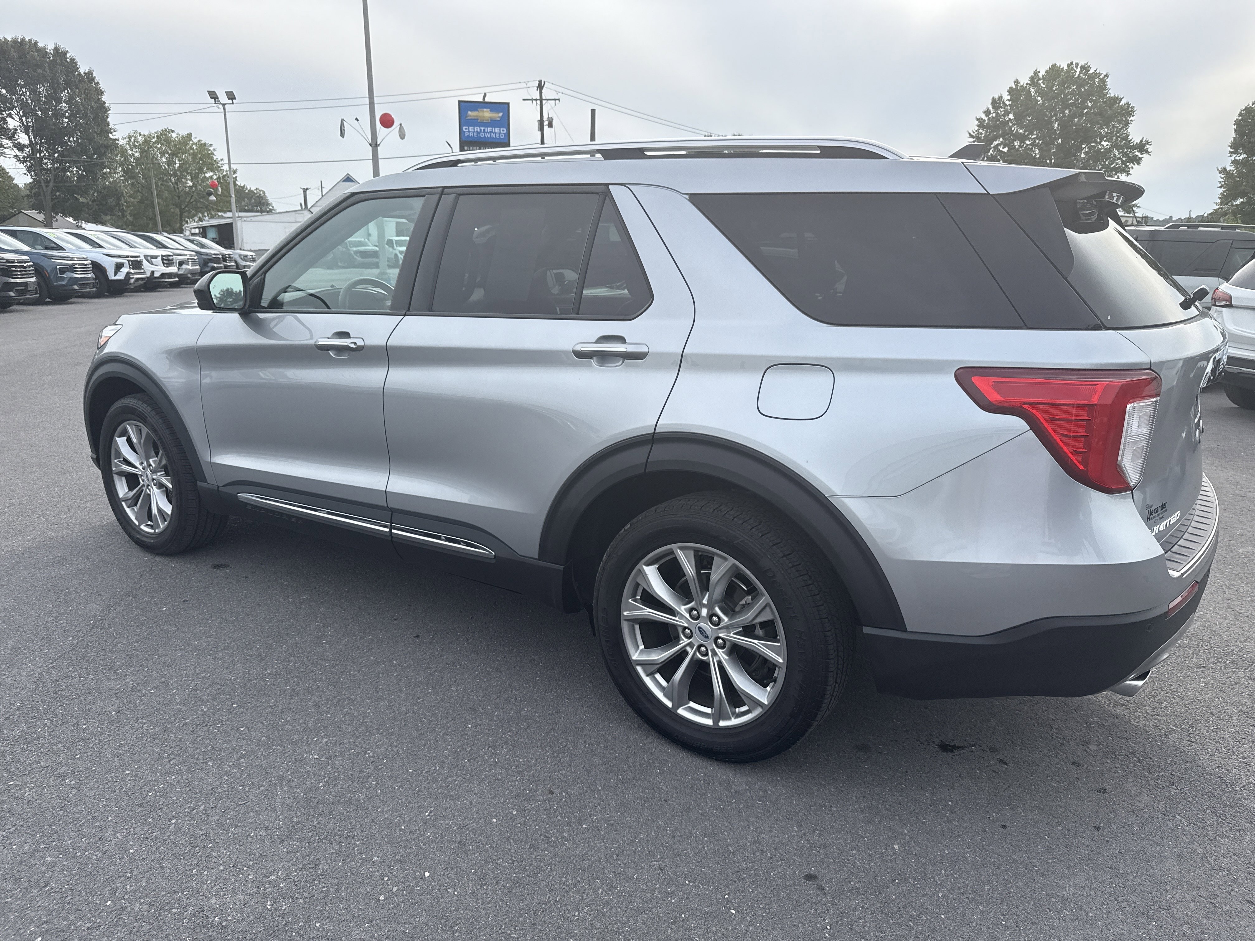 Used 2023 Ford Explorer Limited image 5