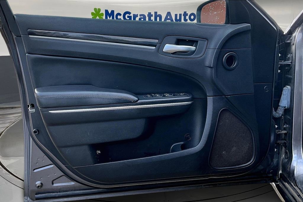 Used 2016 Chrysler 300 Limited w/ Driver Convenience Group image 17