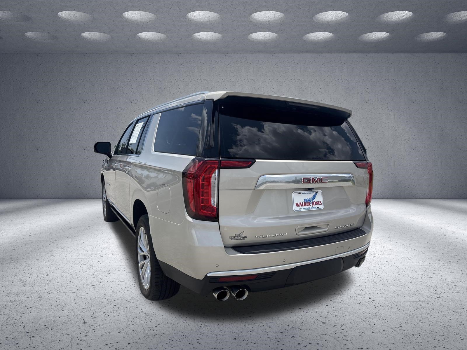 Used 2022 GMC Yukon XL Denali RWD image 7