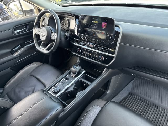 Used 2024 Nissan Pathfinder SL w/ Black Appearance Package image 28