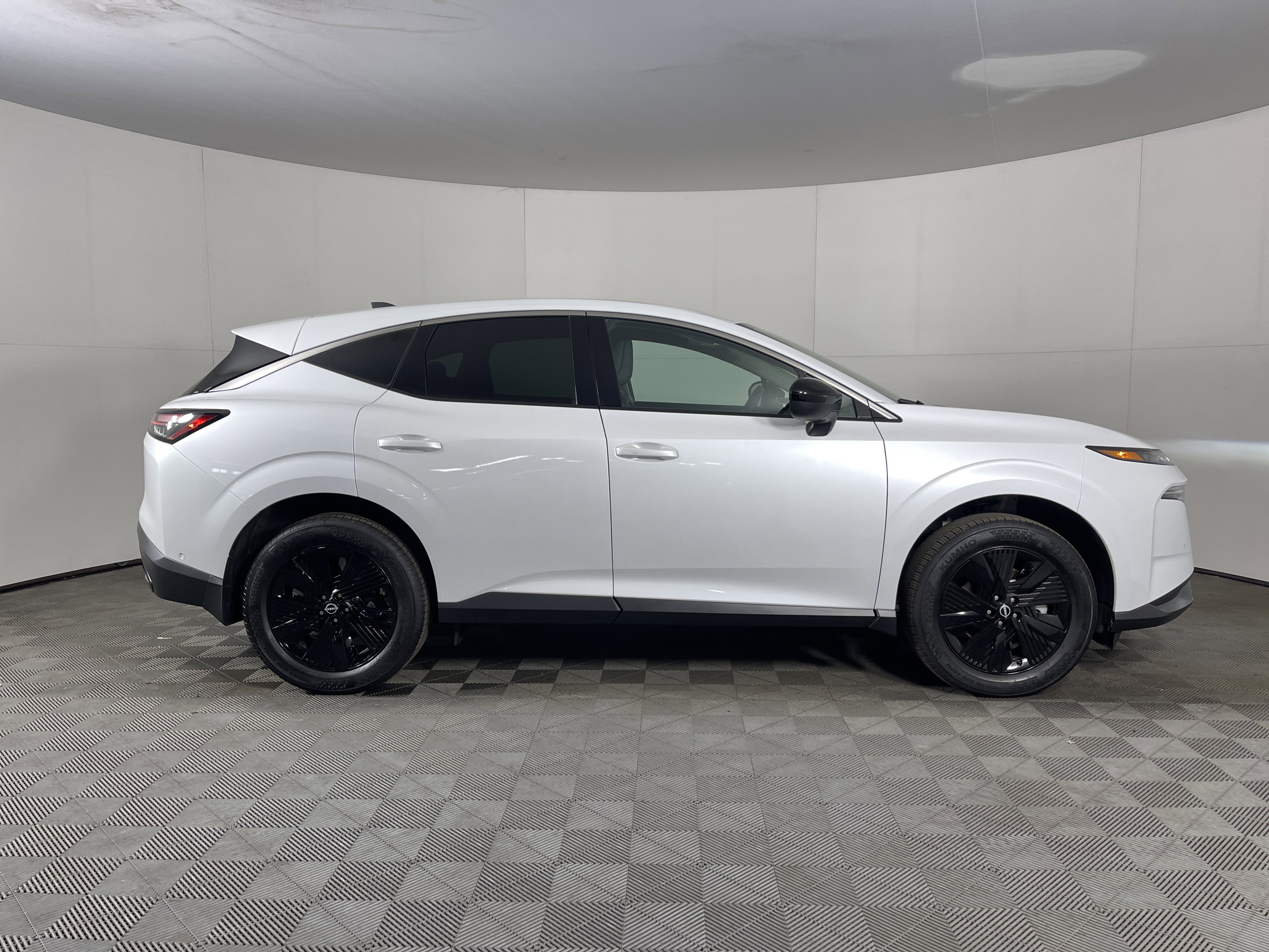 Used 2025 Nissan Murano SV image 5