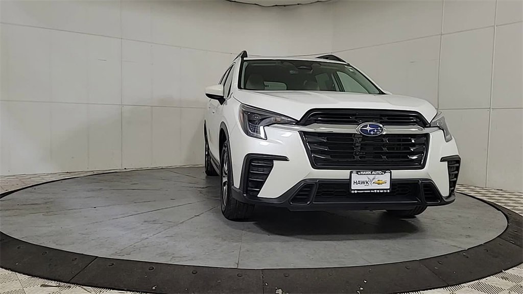 Used 2024 Subaru Ascent Premium w/ Convenience Package image 3