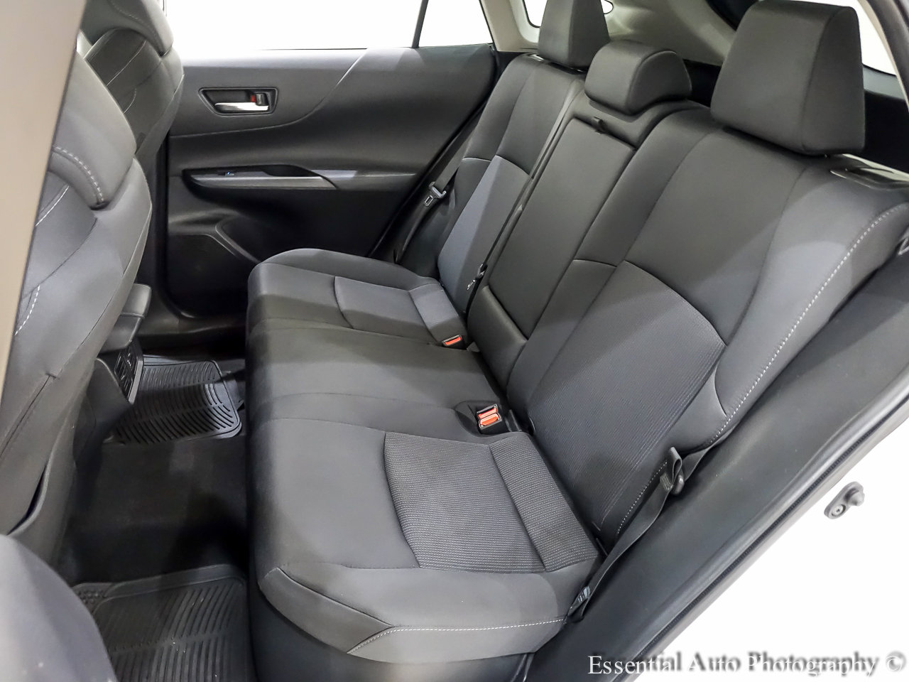 Used 2022 Toyota Venza LE image 16