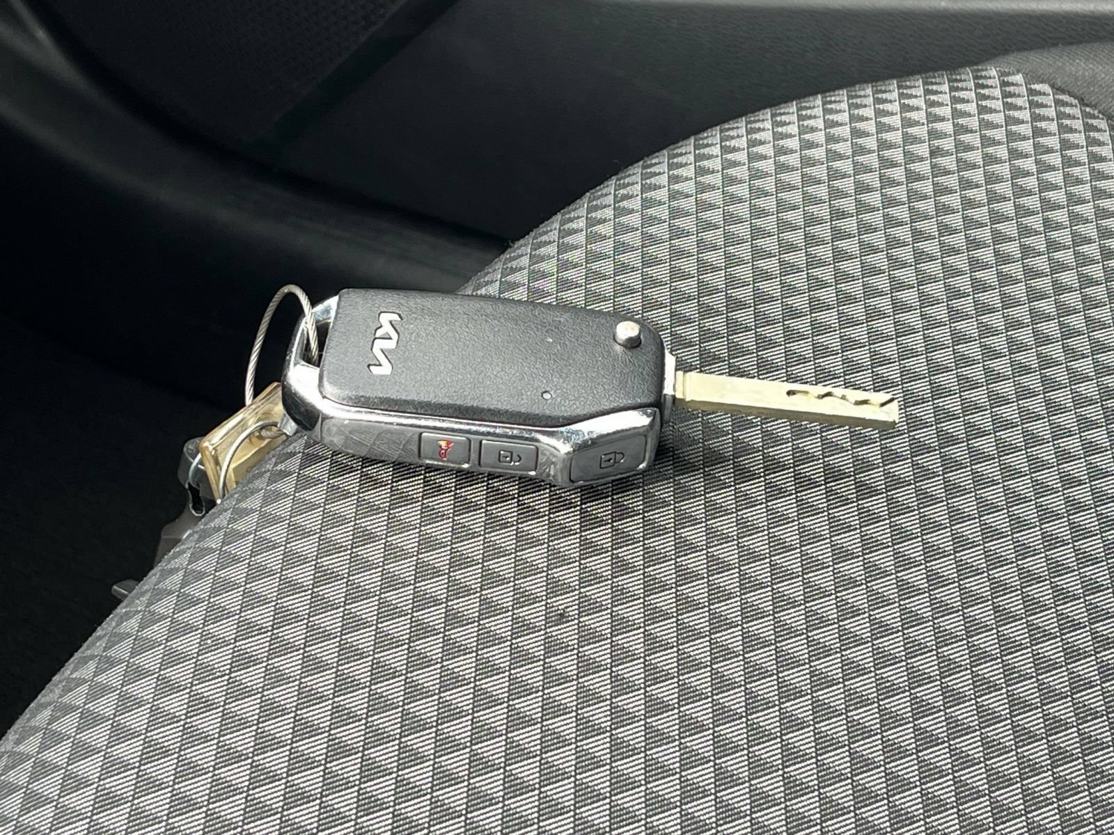Used 2025 Kia Soul LX w/ LX Technology Package FWD image 20