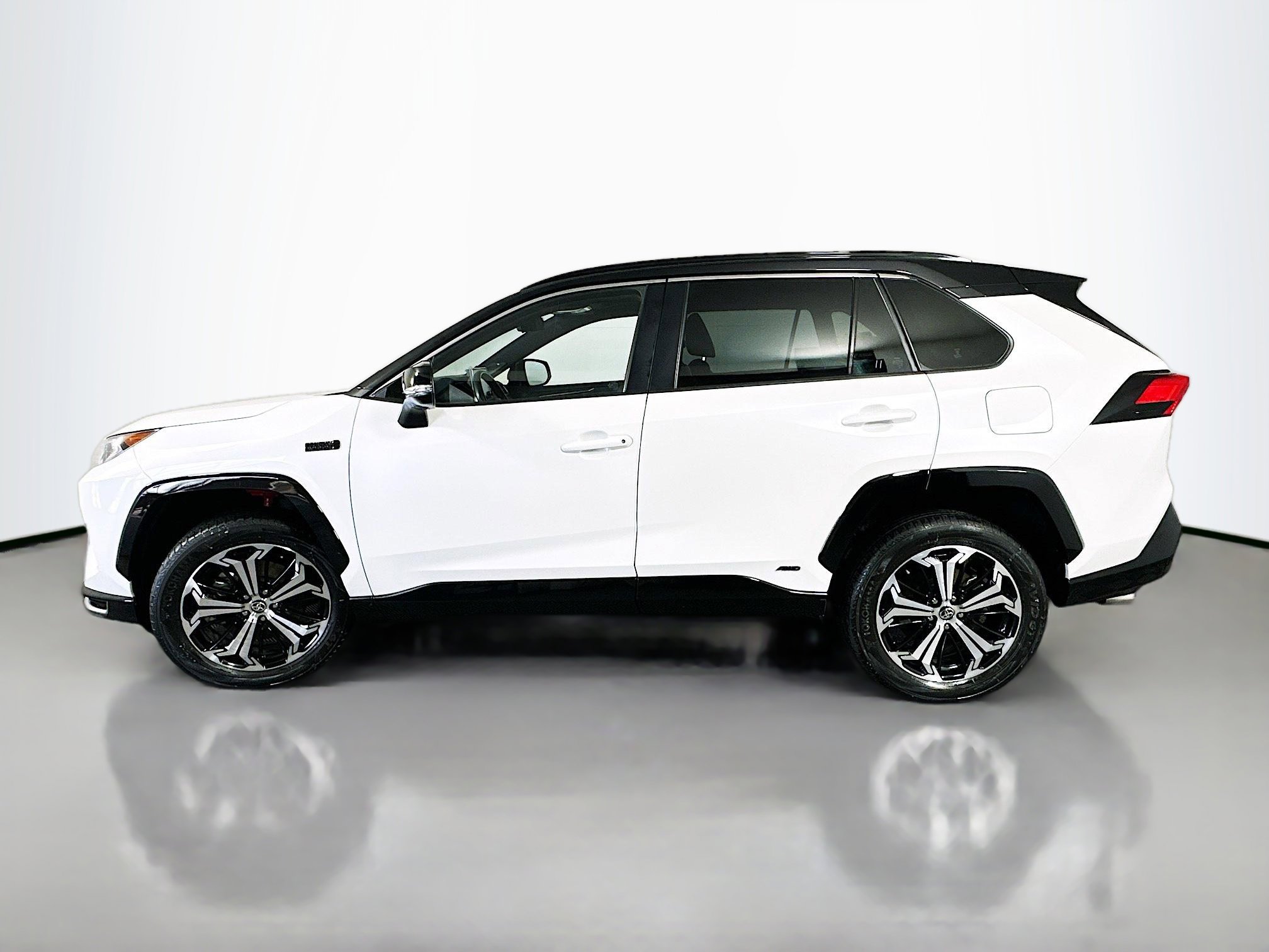 Used 2021 Toyota RAV4 XSE w/ Premium Package AWD/4WD image 4