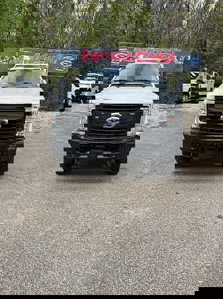 Used 2017 Ford F350 XL image 2