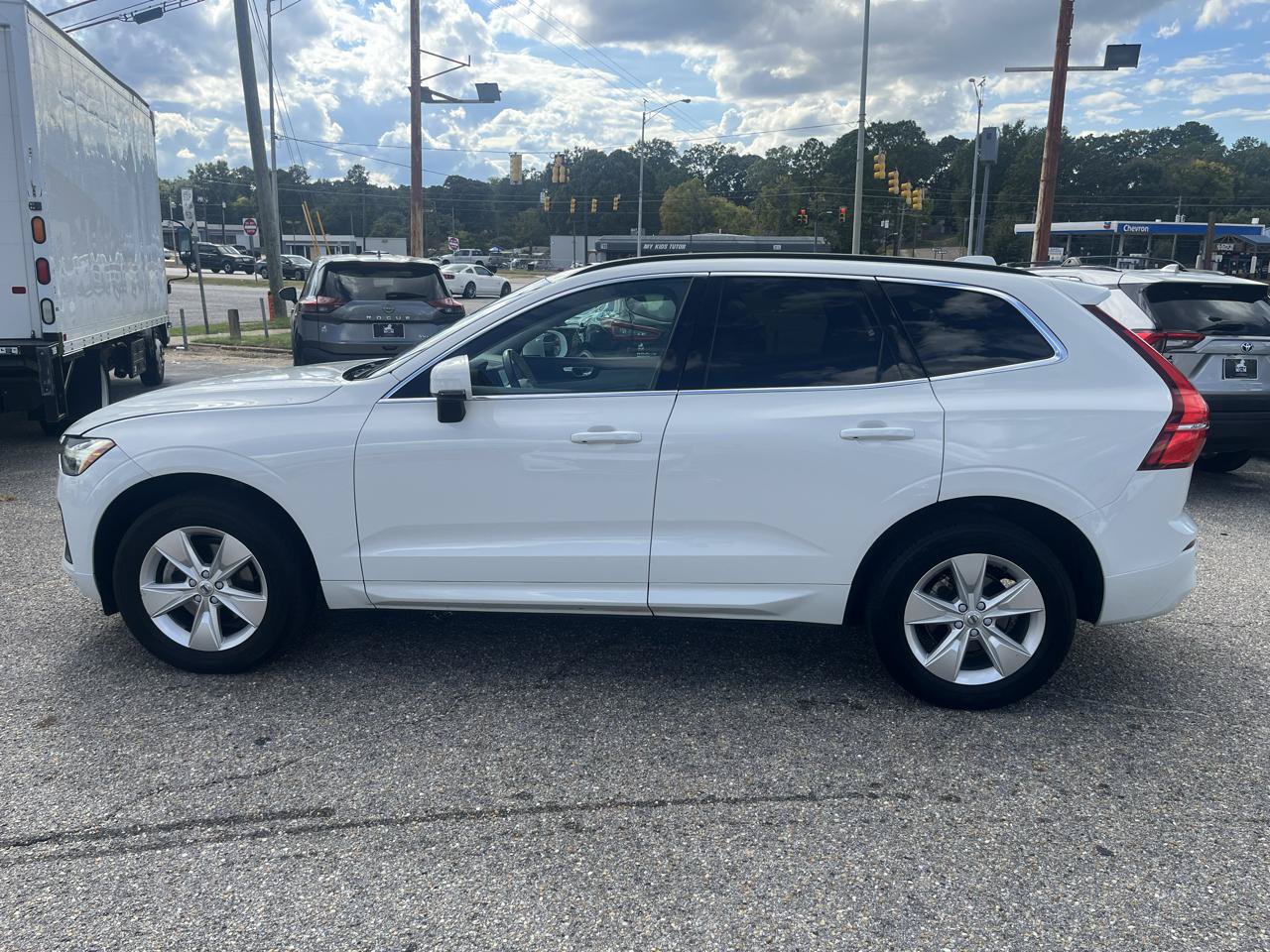 Used 2022 Volvo XC60 B5 Momentum AWD/4WD image 12