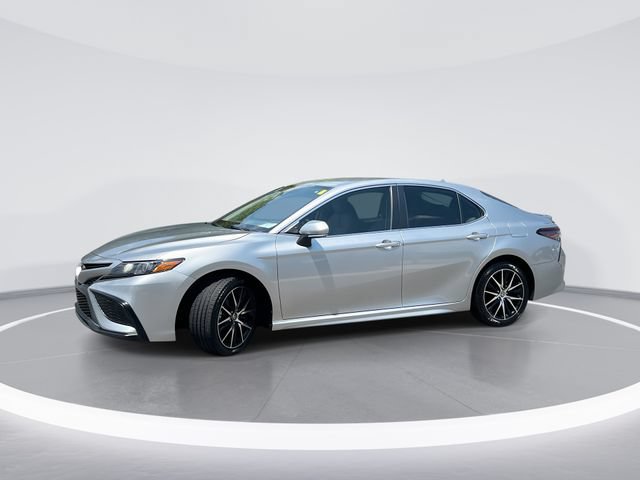 Used 2024 Toyota Camry SE FWD image 1