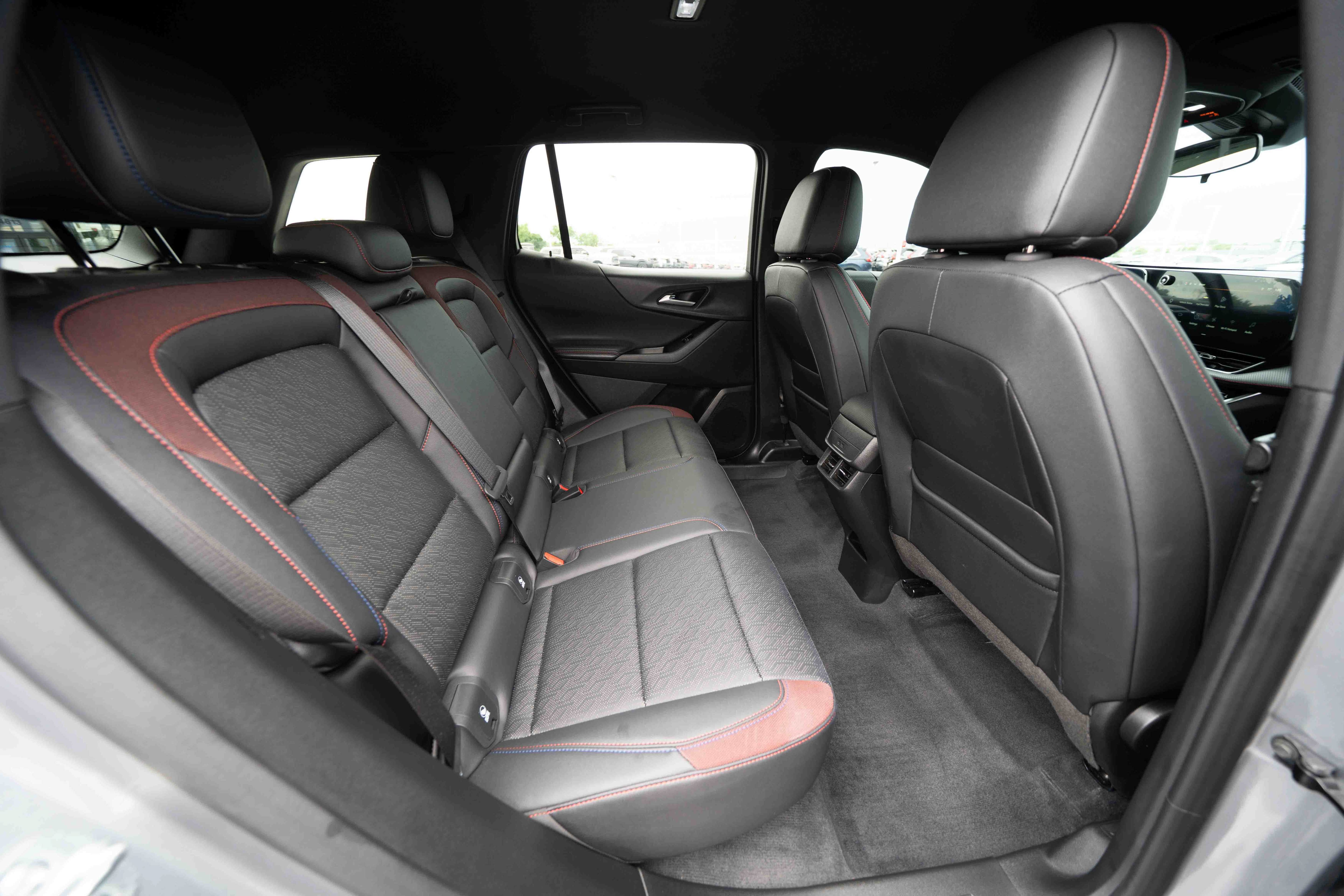 Used 2026 Chevrolet Equinox RS w/ LPO, Floor Liner Package AWD/4WD image 25