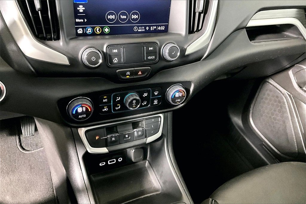 Used 2024 GMC Terrain SLT image 25