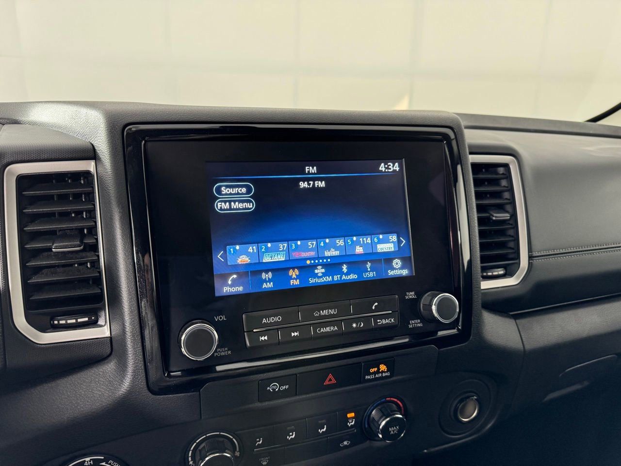Used 2024 Nissan Frontier SV AWD/4WD image 16