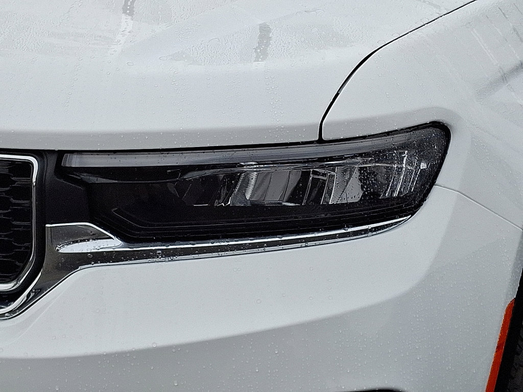 New 2025 Jeep Grand Cherokee Laredo X w/ Luxury Tech Group I image 4