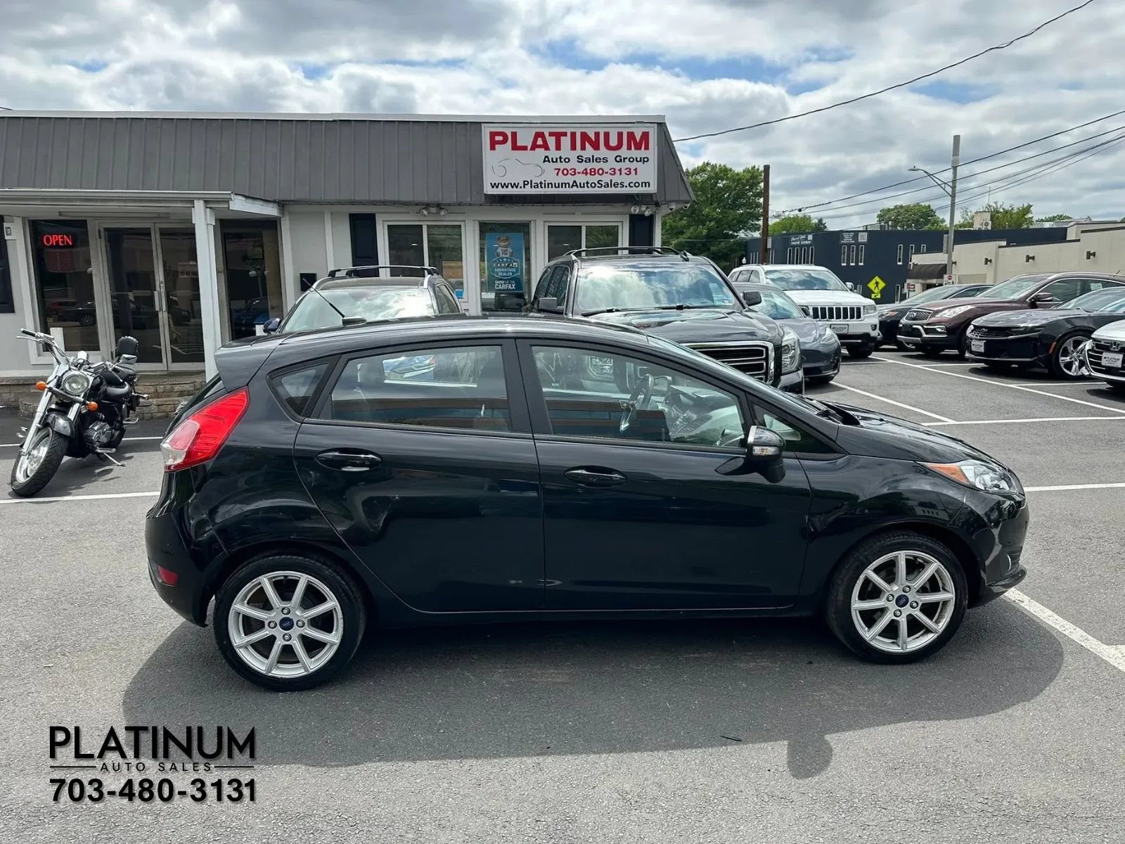 Used 2016 Ford Fiesta SE w/ Equipment Group 201A FWD image 2