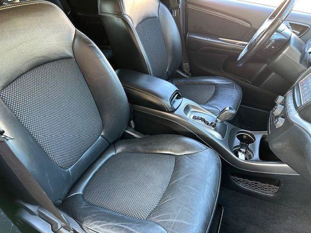 Used 2019 Dodge Journey Crossroad w/ Mopar All Weather Group FWD image 16