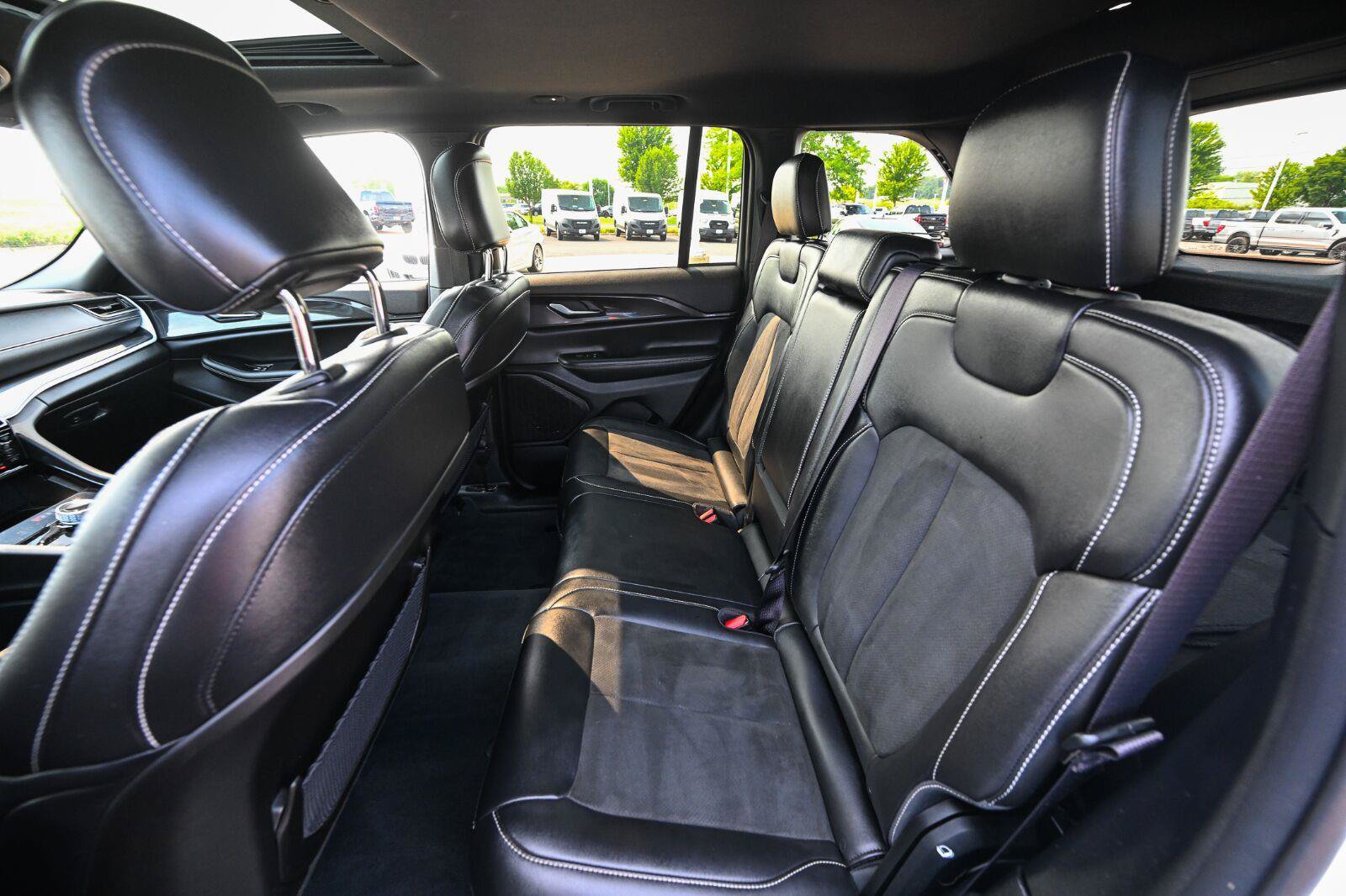 Used 2023 Jeep Grand Cherokee Altitude AWD/4WD image 22