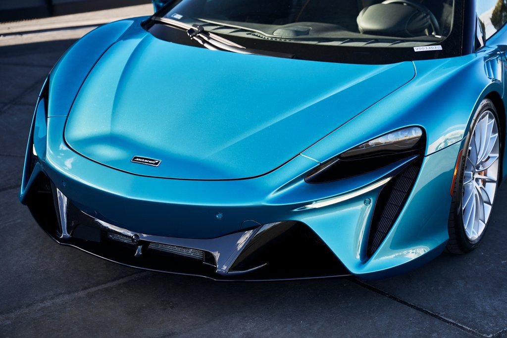 Used 2025 McLaren Artura Spider image 6