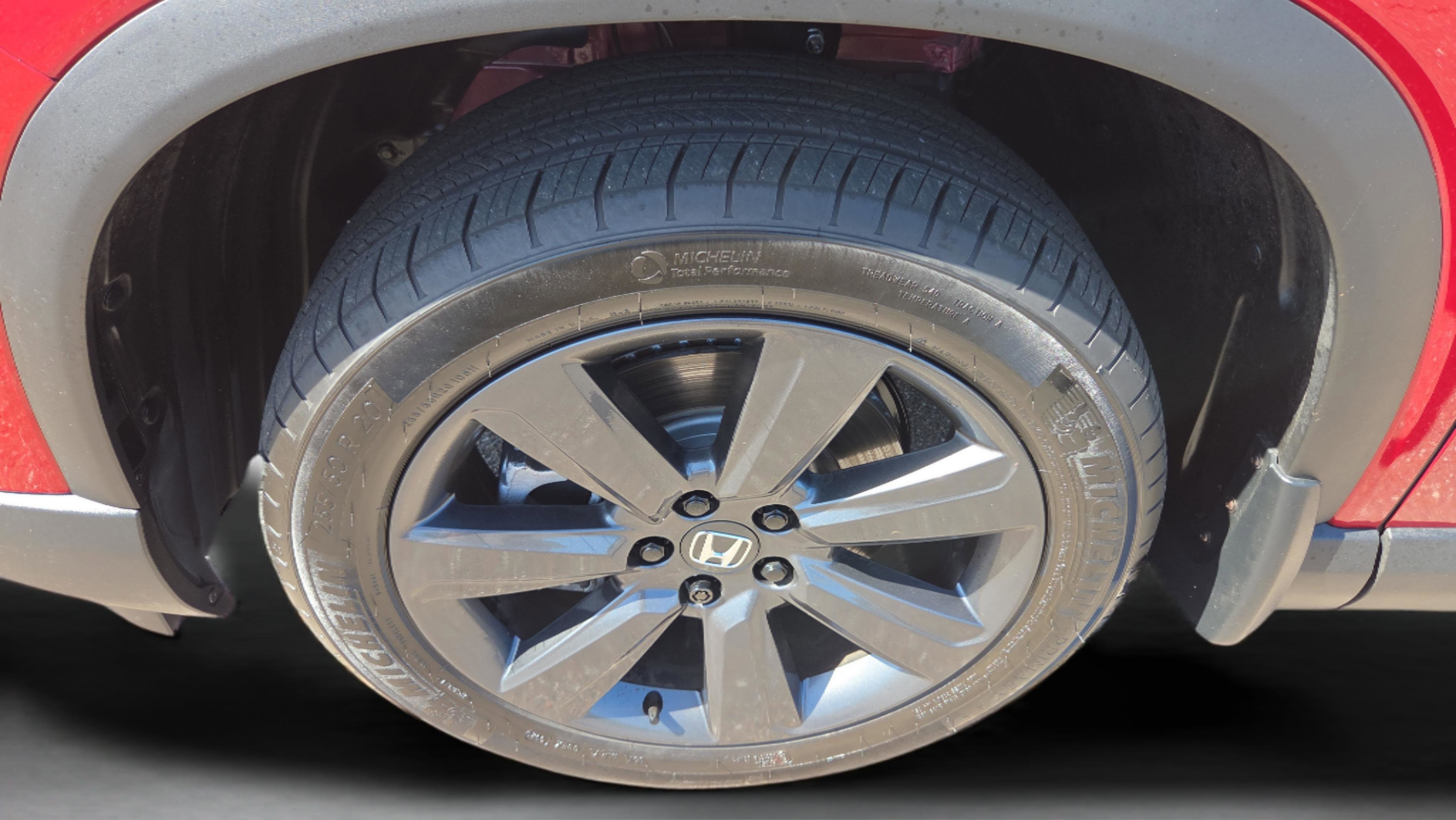 Used 2025 Honda Pilot Sport image 9