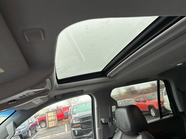 Used 2017 Cadillac Escalade Luxury image 30