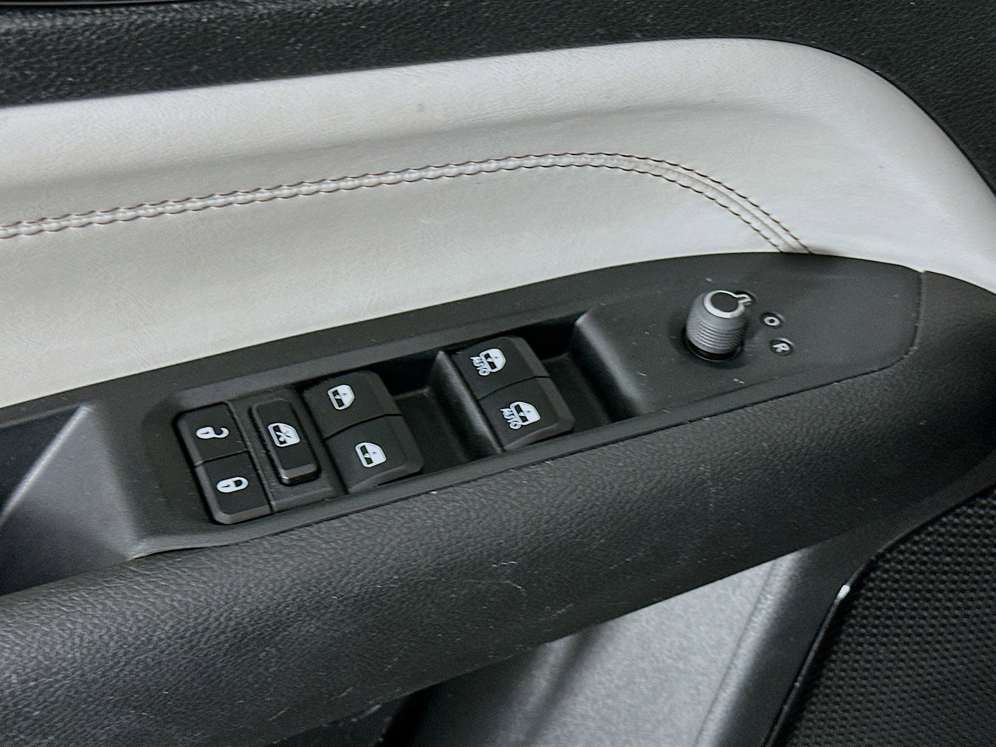 Used 2024 Jeep Compass Limited image 15