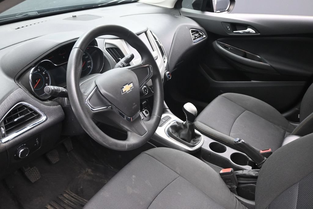 Used 2017 Chevrolet Cruze LS FWD image 19