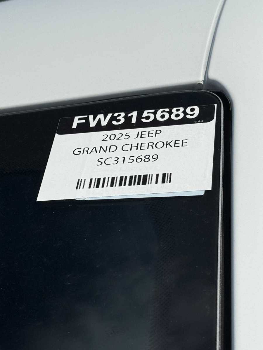 New 2025 Jeep Grand Cherokee Limited w/ Trailer Tow Package AWD/4WD image 34
