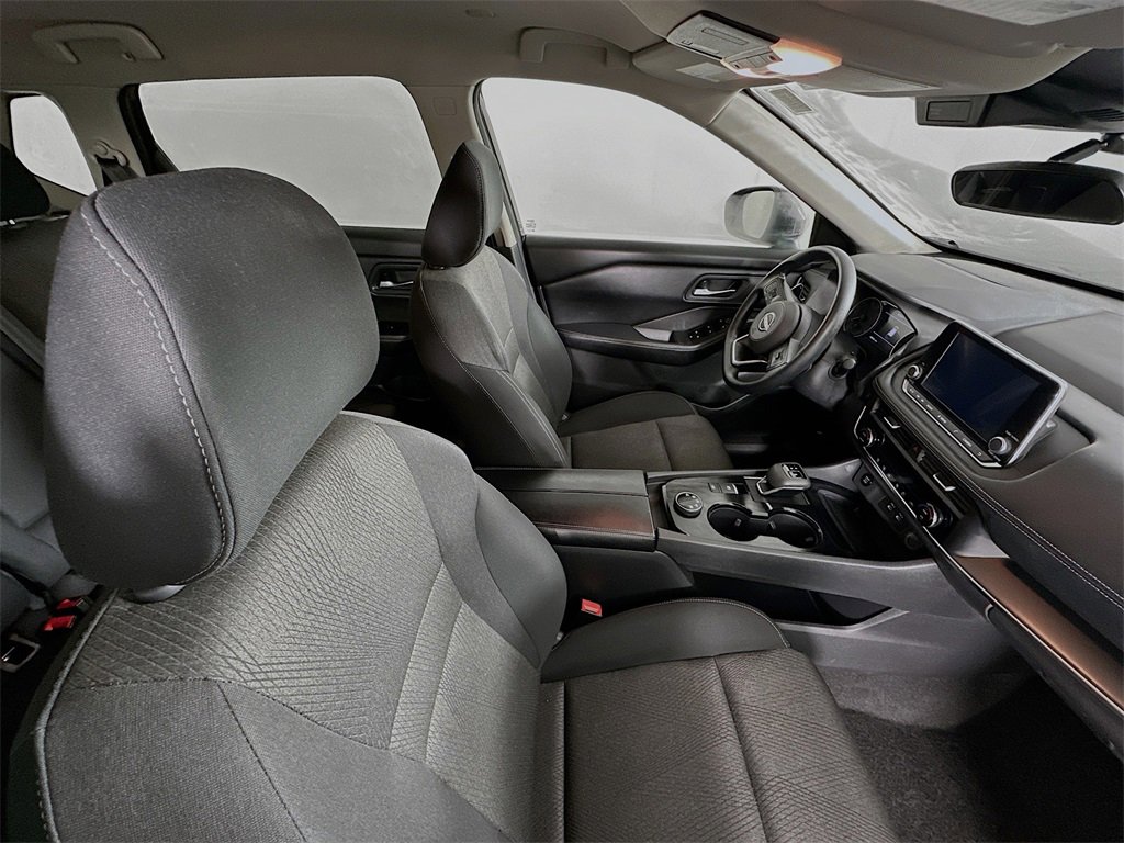 Used 2024 Nissan Rogue SV image 25