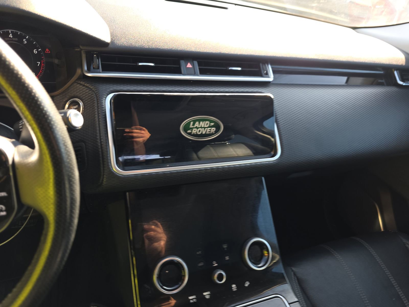 Used 2018 Land Rover Range Rover Velar S image 18