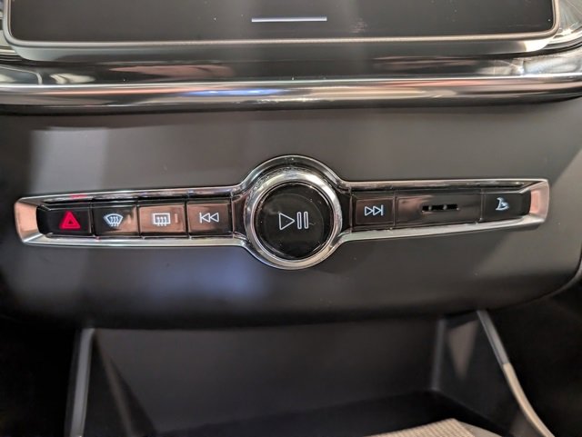 Used 2025 Volvo XC90 B6 Plus image 21